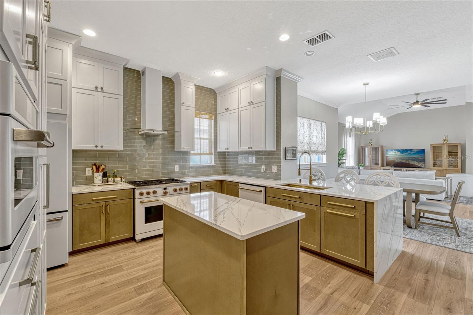 Windermere, Florida, 34786, United States, 4 Bedrooms Bedrooms, ,3 BathroomsBathrooms,Residential,Active,1894756