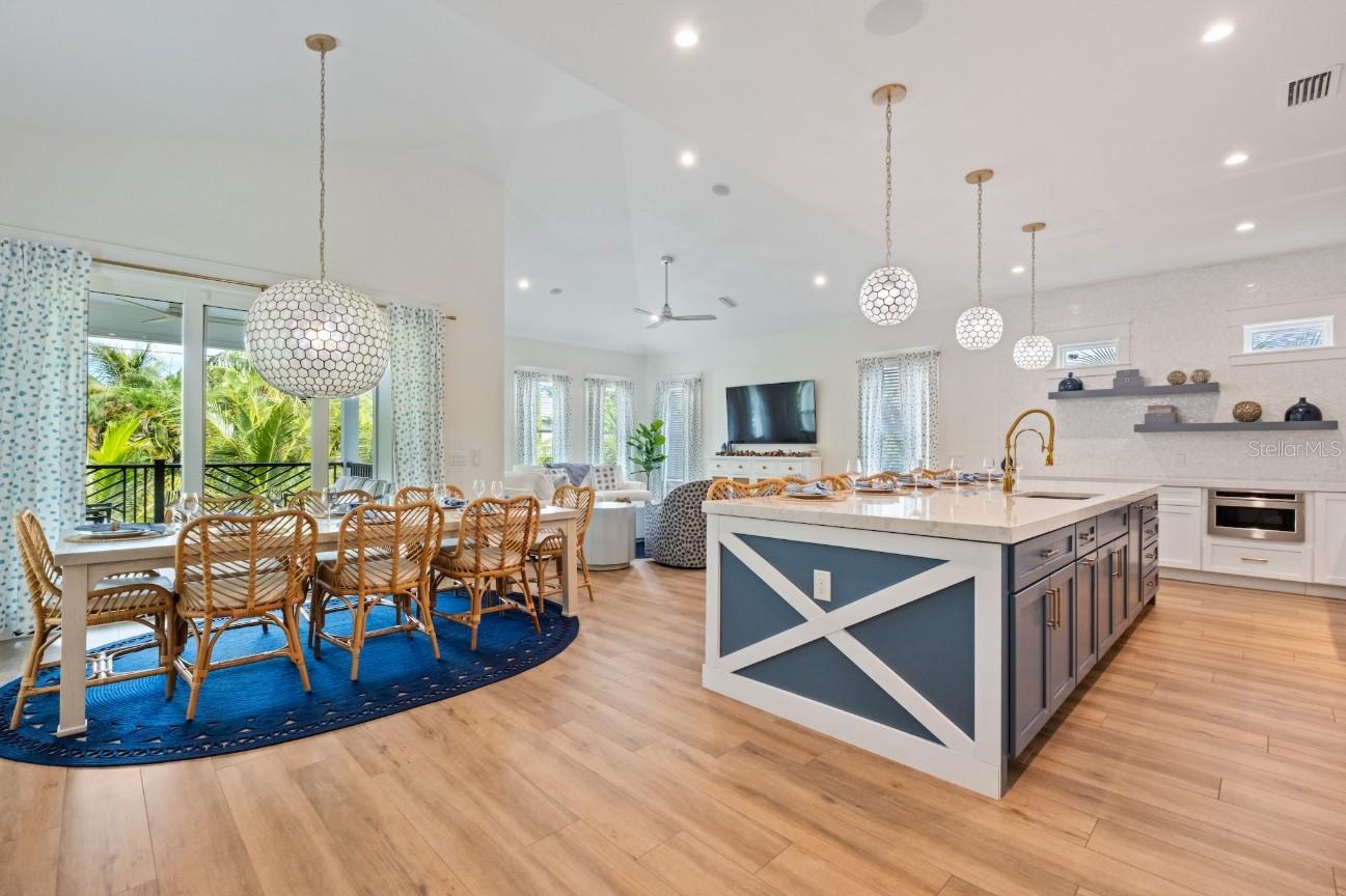 Anna Maria, Florida, 34216, United States, 6 Bedrooms Bedrooms, ,7 BathroomsBathrooms,Residential,Active,1988729