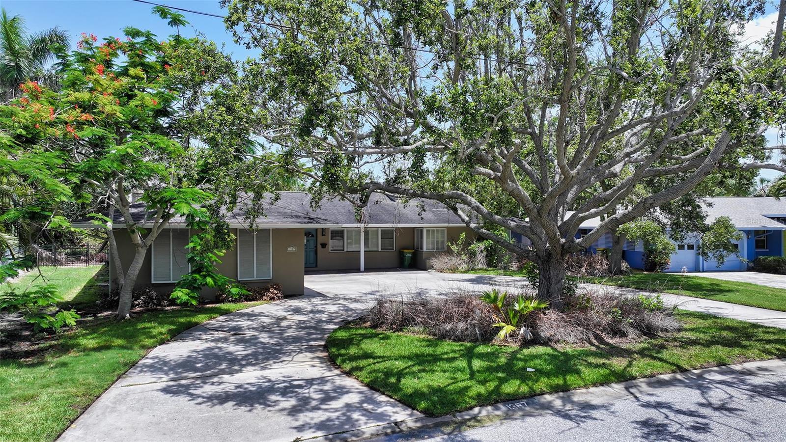 Sarasota, Florida, 34239, United States, 3 Bedrooms Bedrooms, ,3 BathroomsBathrooms,Residential,Active,1849579