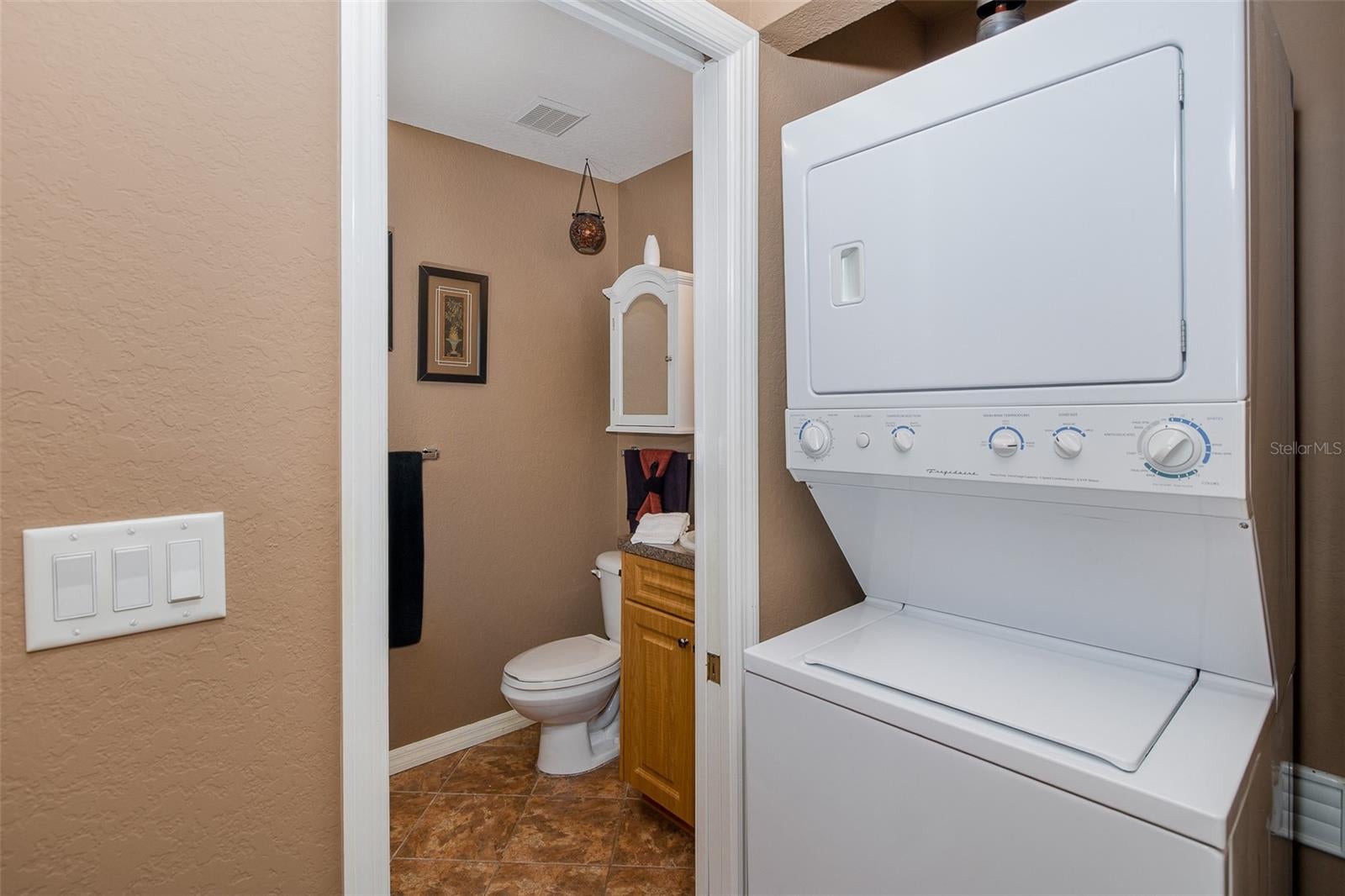 New Port Richey, Florida, 34655, United States, 4 Bedrooms Bedrooms, ,4 BathroomsBathrooms,Residential,Active,2011414