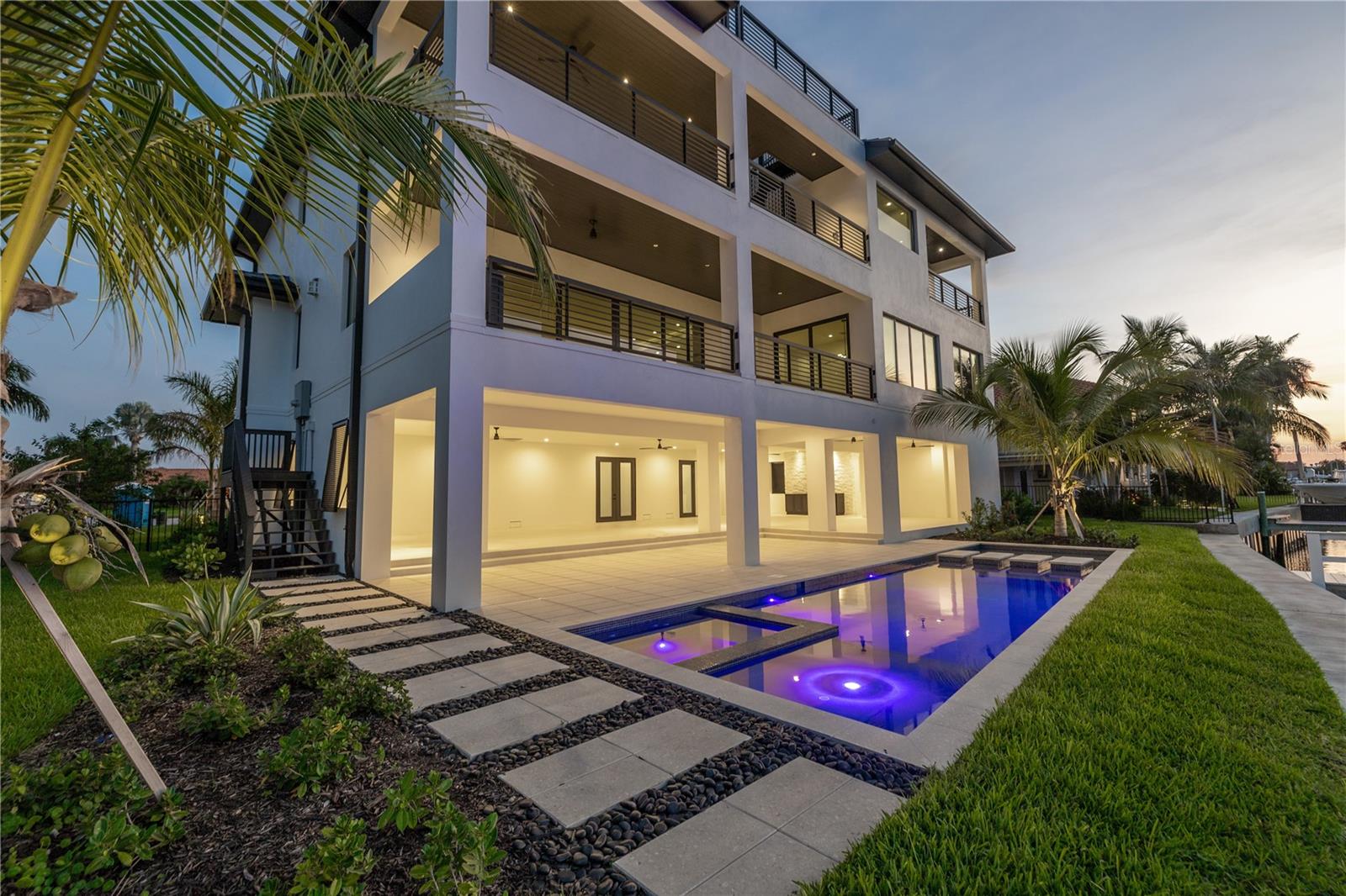 St Petersburg, Florida, 33703, United States, 5 Bedrooms Bedrooms, ,6 BathroomsBathrooms,Residential,Active,1703441