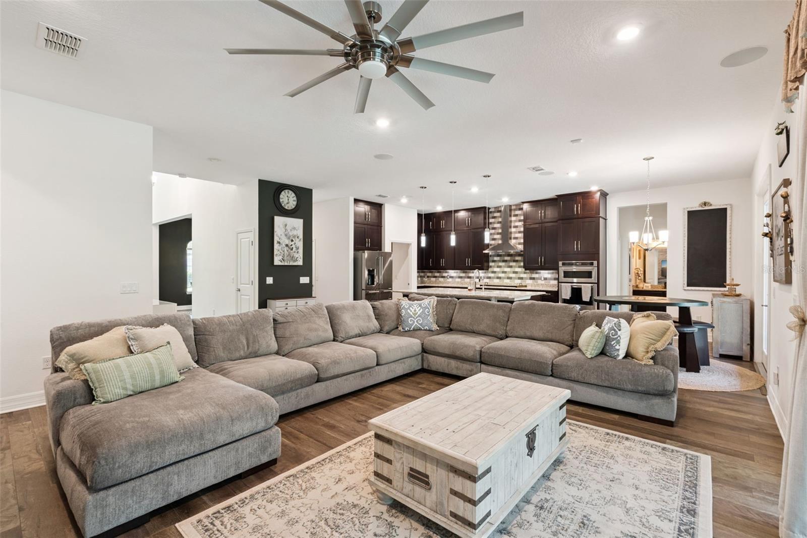 Oviedo, Florida, 32765, United States, 7 Bedrooms Bedrooms, ,4 BathroomsBathrooms,Residential,Active,1987230