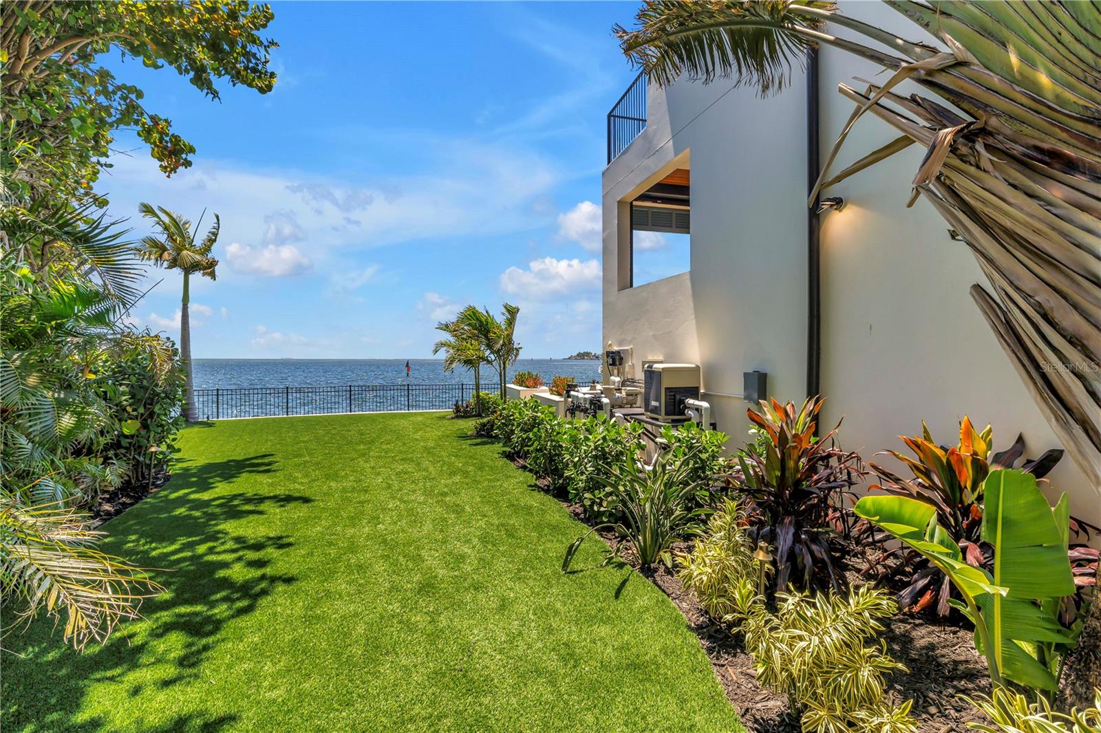 St Petersburg, Florida, 33705, United States, 5 Bedrooms Bedrooms, ,4 BathroomsBathrooms,Residential,Pending,2045504