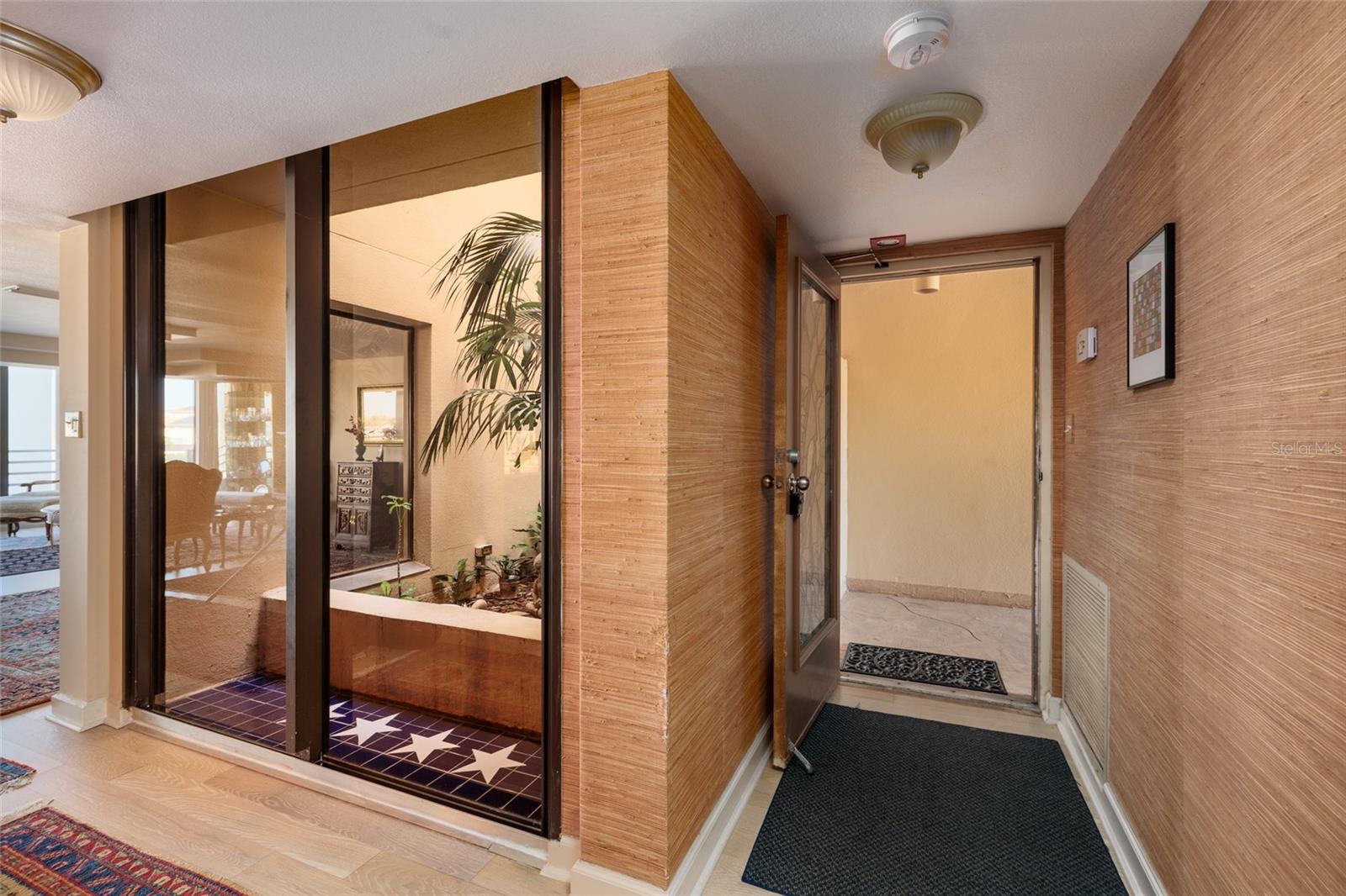 St Petersburg, Florida, 33707, United States, 4 Bedrooms Bedrooms, ,5 BathroomsBathrooms,Residential,Active,1985578