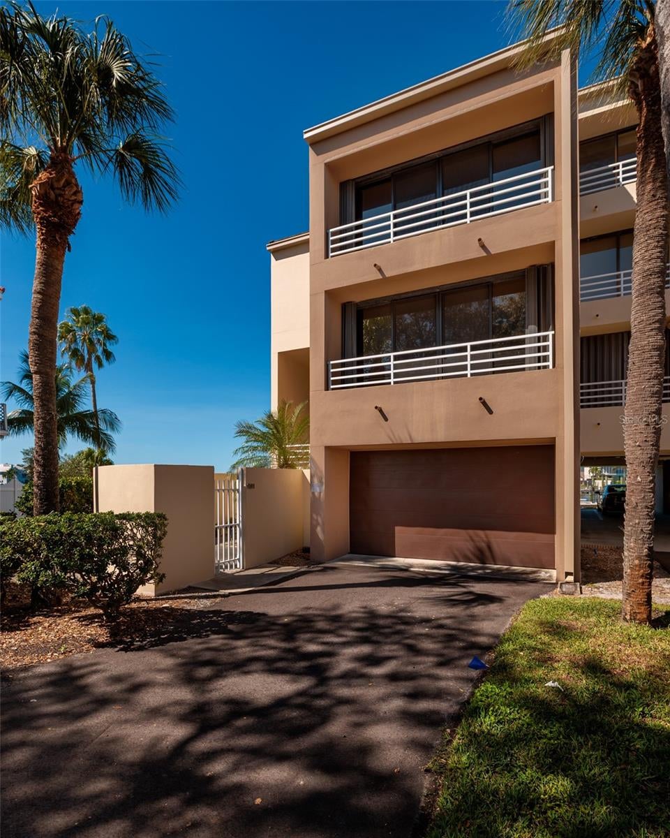 St Petersburg, Florida, 33707, United States, 4 Bedrooms Bedrooms, ,5 BathroomsBathrooms,Residential,Active,1985578