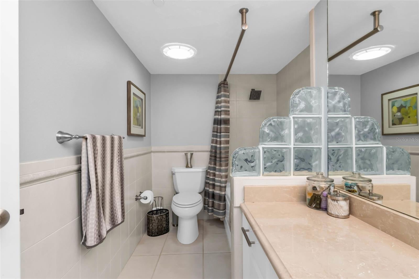 Sarasota, Florida, 34236, United States, 2 Bedrooms Bedrooms, ,2 BathroomsBathrooms,Residential,Active,1963403