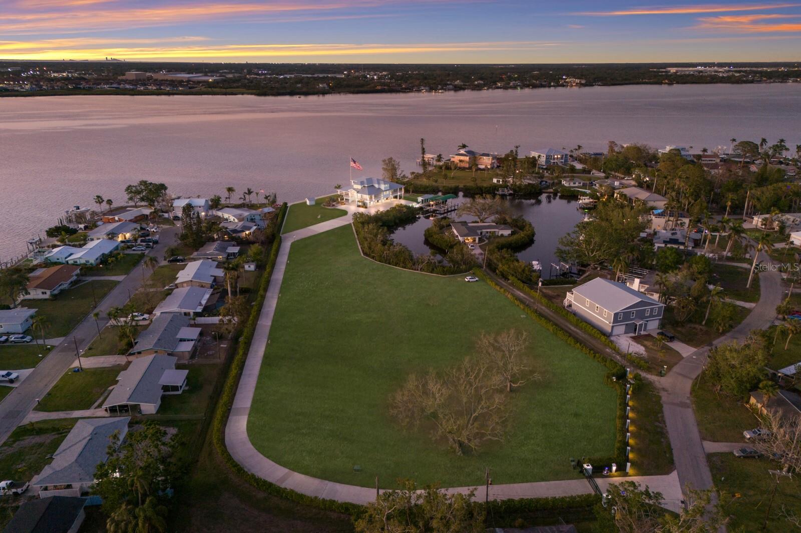 Bradenton, Florida, 34208, United States, ,5 BathroomsBathrooms,Residential,Active,1745633