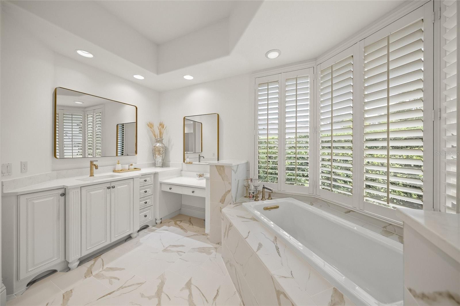 Sarasota, Florida, 34240, United States, 4 Bedrooms Bedrooms, ,5 BathroomsBathrooms,Residential,Active,1898192