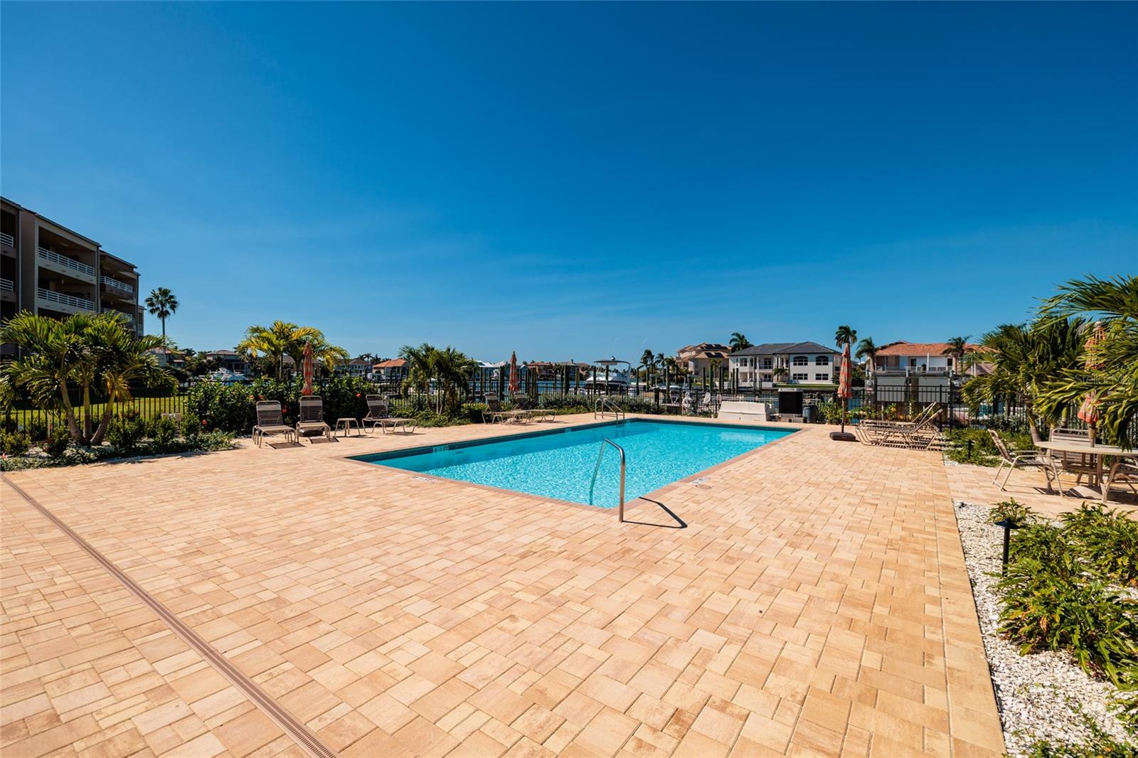 St Petersburg, Florida, 33707, United States, 4 Bedrooms Bedrooms, ,5 BathroomsBathrooms,Residential,Active,1985578