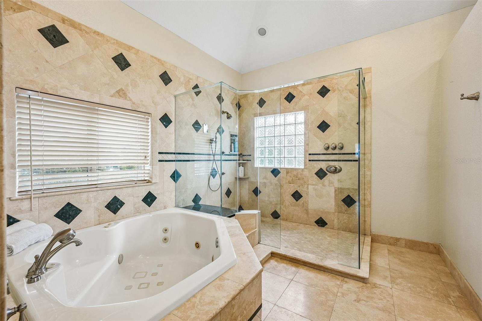 St Petersburg, Florida, 33703, United States, 5 Bedrooms Bedrooms, ,3 BathroomsBathrooms,Residential,Active,2051998