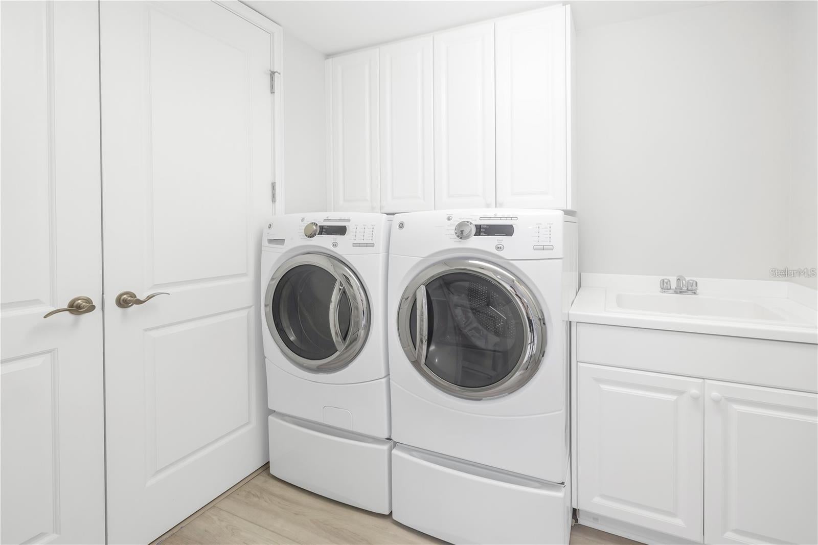 St Petersburg, Florida, 33701, United States, 2 Bedrooms Bedrooms, ,3 BathroomsBathrooms,Residential,Active,1888963