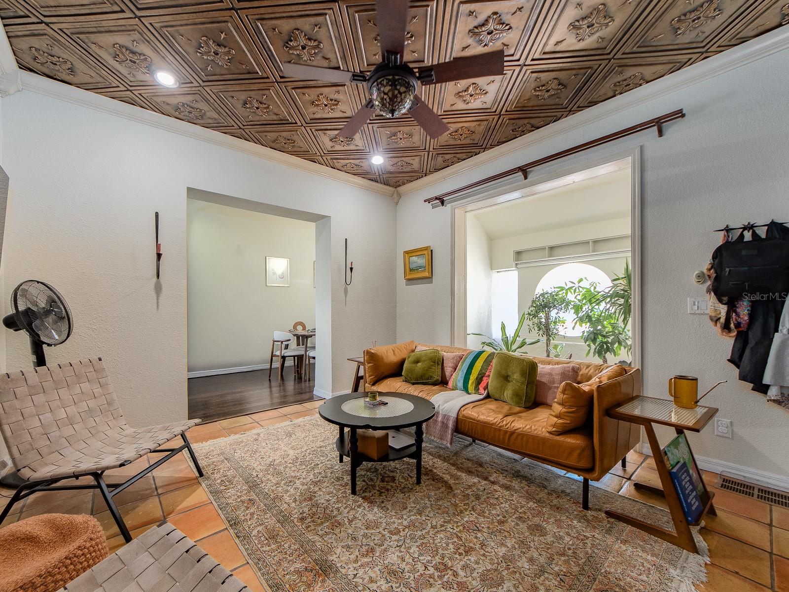 St Petersburg, Florida, 33705, United States, 6 Bedrooms Bedrooms, ,4 BathroomsBathrooms,Residential,Active,1986869