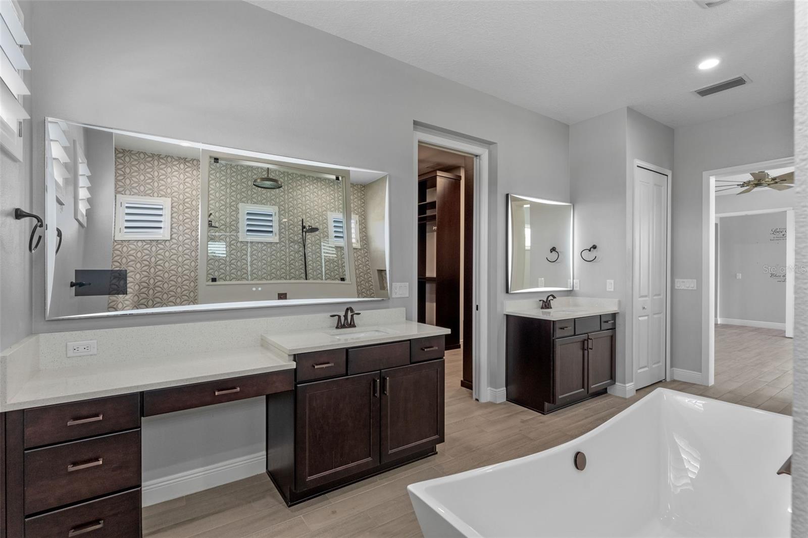 Eustis, Florida, 32736, United States, 4 Bedrooms Bedrooms, ,5 BathroomsBathrooms,Residential,Active,1929677