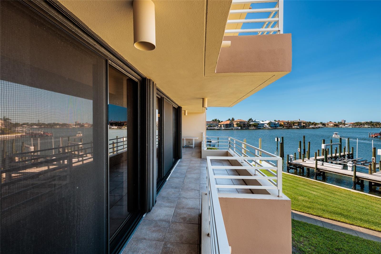 St Petersburg, Florida, 33707, United States, 4 Bedrooms Bedrooms, ,5 BathroomsBathrooms,Residential,Active,1985578