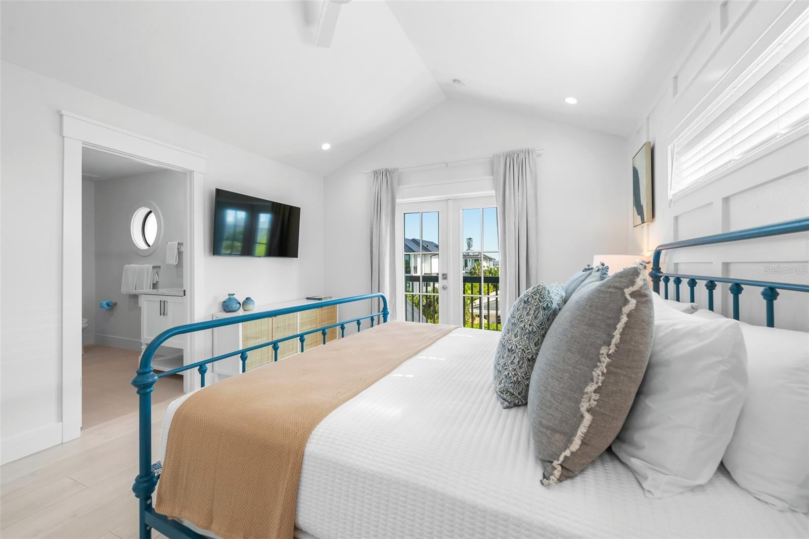 Sarasota, Florida, 34236, United States, 8 Bedrooms Bedrooms, ,10 BathroomsBathrooms,Residential,Active,2006955