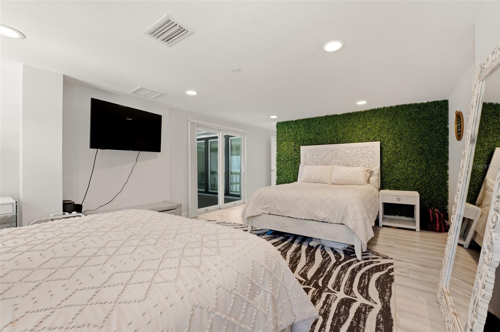 Sarasota, Florida, 34242, United States, 5 Bedrooms Bedrooms, ,4 BathroomsBathrooms,Residential,Active,2045533