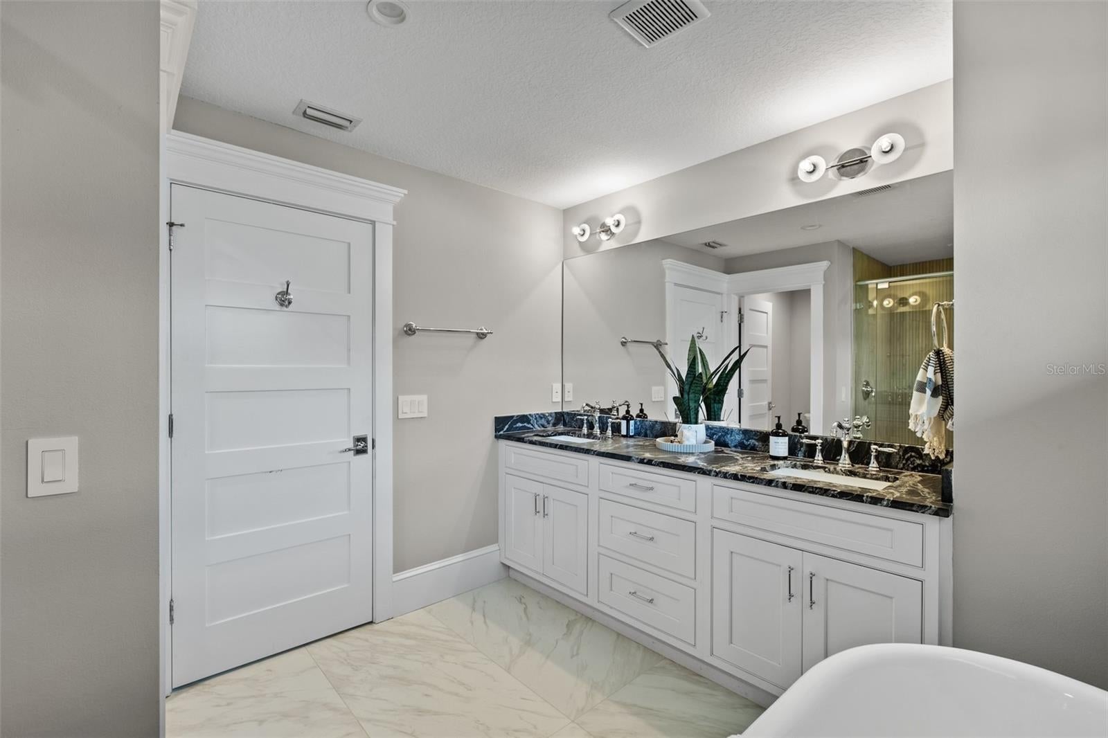 Anna Maria, Florida, 34216, United States, 7 Bedrooms Bedrooms, ,8 BathroomsBathrooms,Residential,Active,1892423