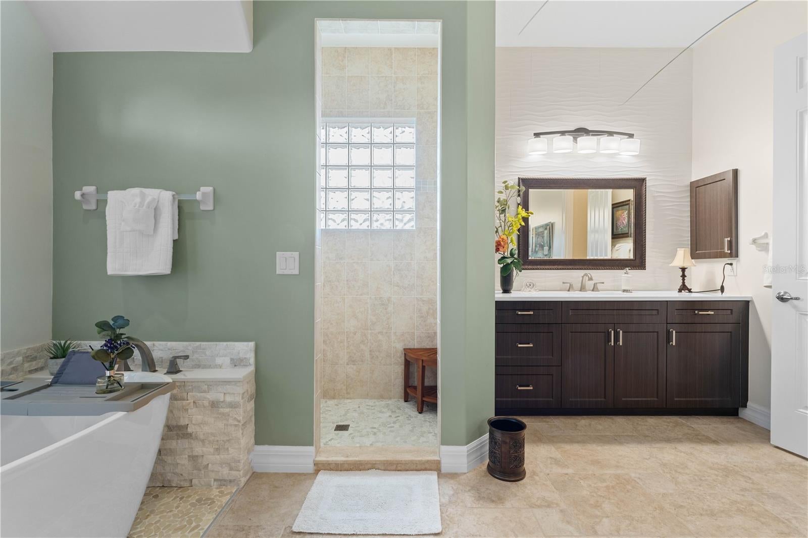 Punta Gorda, Florida, 33950, United States, 3 Bedrooms Bedrooms, ,2 BathroomsBathrooms,Residential,Active,1960126