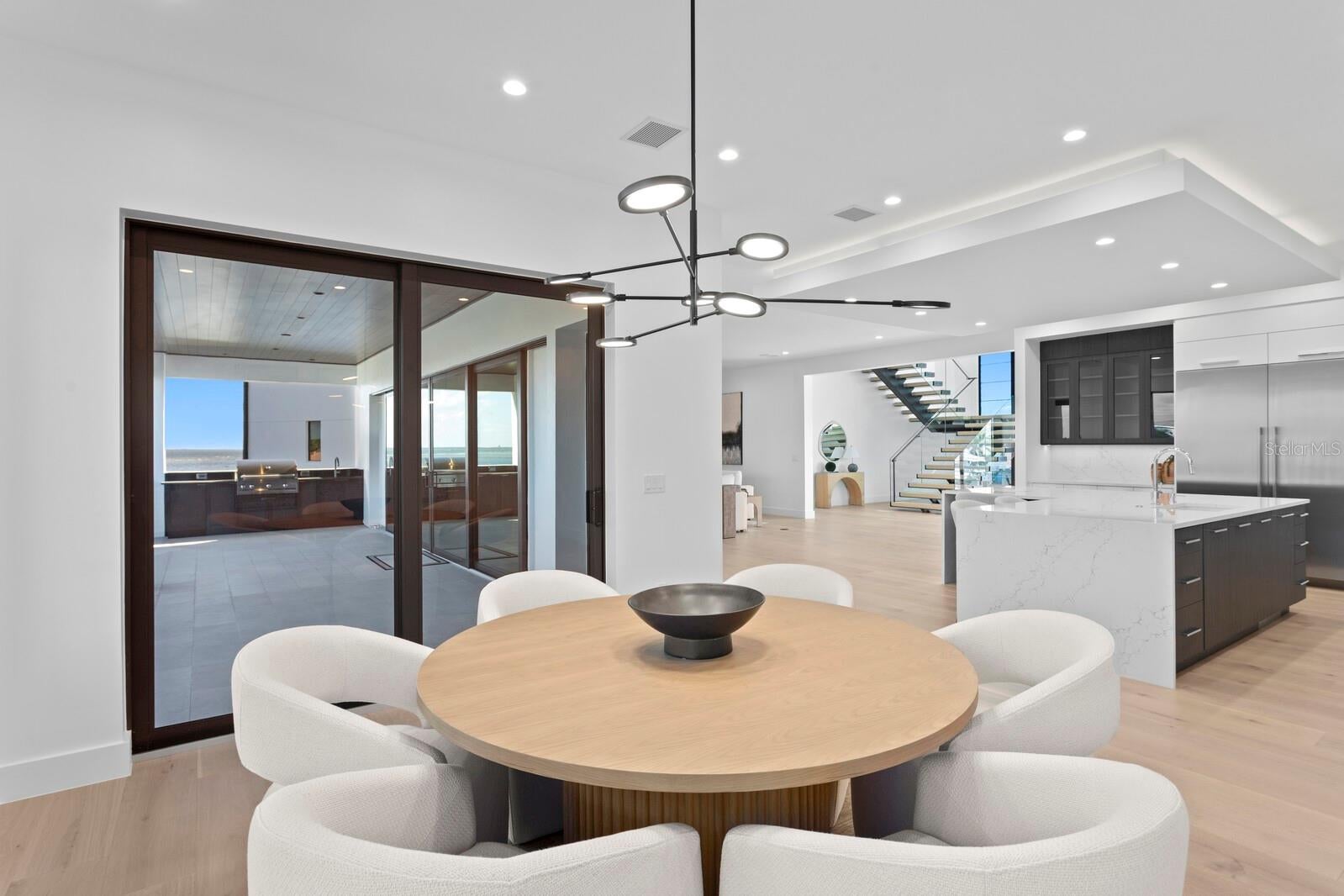 St Petersburg, Florida, 33703, United States, 5 Bedrooms Bedrooms, ,6 BathroomsBathrooms,Residential,Active,1703441