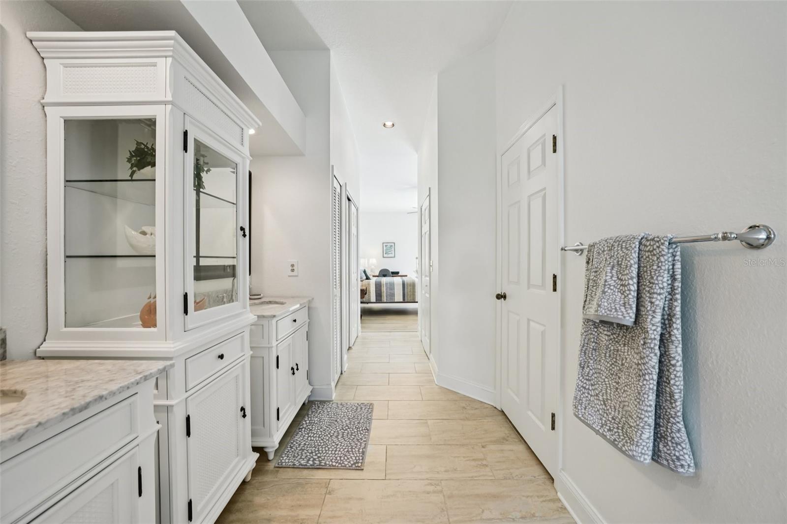 St Petersburg, Florida, 33703, United States, 4 Bedrooms Bedrooms, ,4 BathroomsBathrooms,Residential,Active,1994976