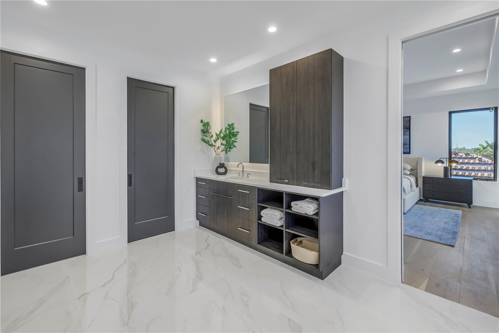 St Petersburg, Florida, 33703, United States, 5 Bedrooms Bedrooms, ,6 BathroomsBathrooms,Residential,Active,1703441
