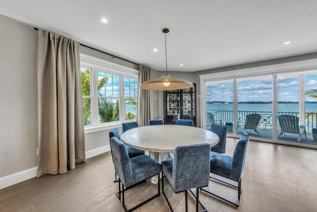 Bradenton Beach, Florida, 34217, United States, 5 Bedrooms Bedrooms, ,6 BathroomsBathrooms,Residential,Active,1908168