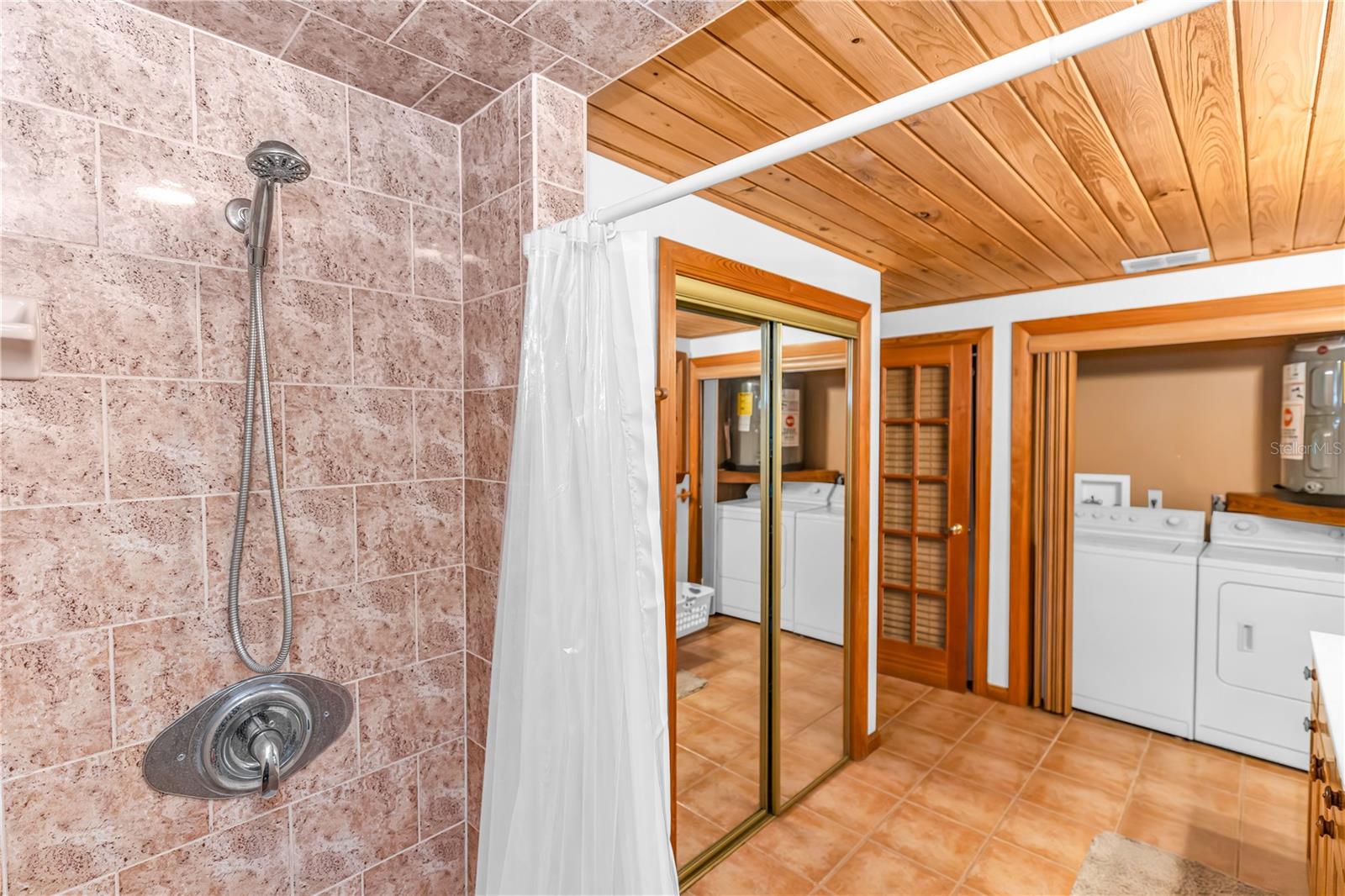 Crystal River, Florida, 34428, United States, 6 Bedrooms Bedrooms, ,5 BathroomsBathrooms,Residential,Active,1945058