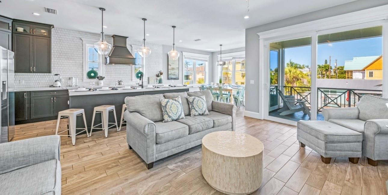 Bradenton Beach, Florida, 34217, United States, 7 Bedrooms Bedrooms, ,8 BathroomsBathrooms,Residential,Active,1988487