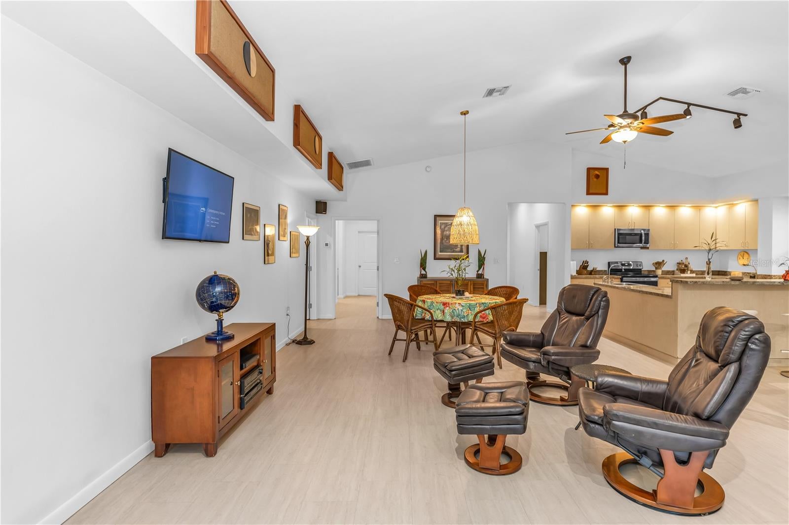 Crystal River, Florida, 34428, United States, 6 Bedrooms Bedrooms, ,5 BathroomsBathrooms,Residential,Active,1945058