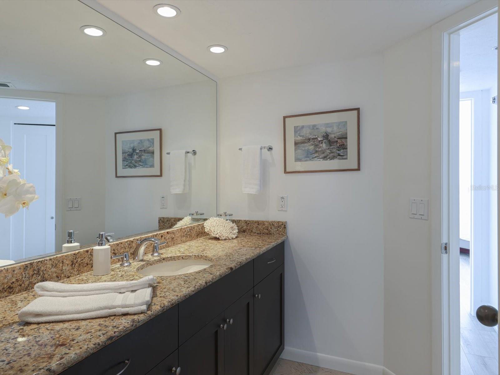 Sarasota, Florida, 34236, United States, 2 Bedrooms Bedrooms, ,2 BathroomsBathrooms,Residential,Active,1987245