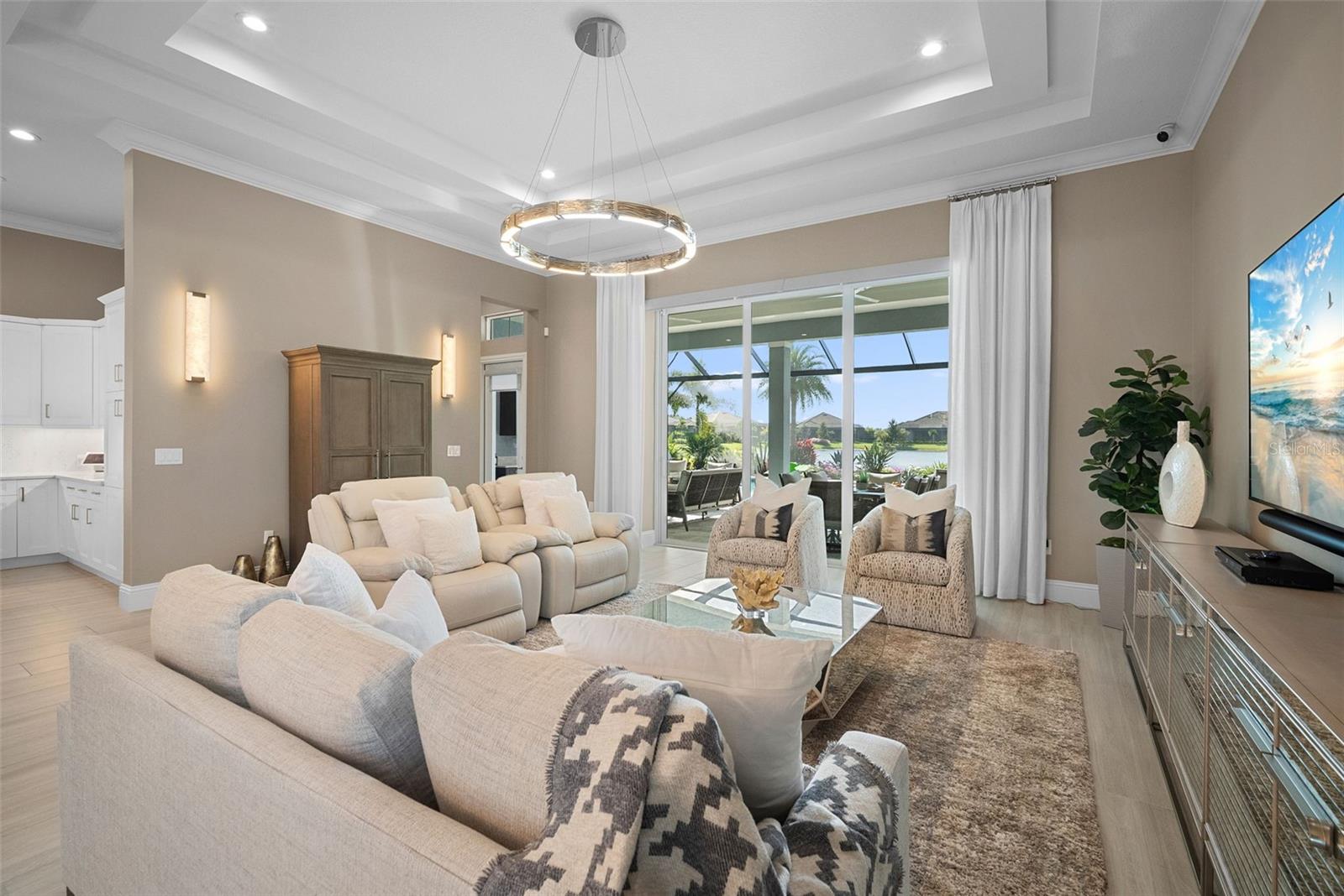 Bradenton, Florida, 34202, United States, 3 Bedrooms Bedrooms, ,4 BathroomsBathrooms,Residential,Active,1987272