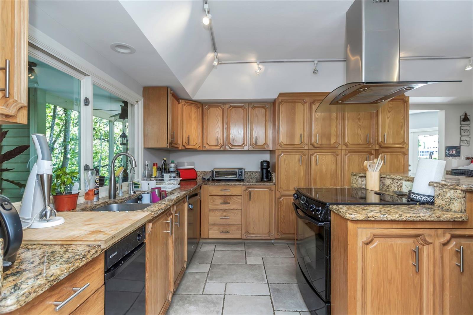 St Petersburg, Florida, 33702, United States, 5 Bedrooms Bedrooms, ,4 BathroomsBathrooms,Residential,Active,1920242