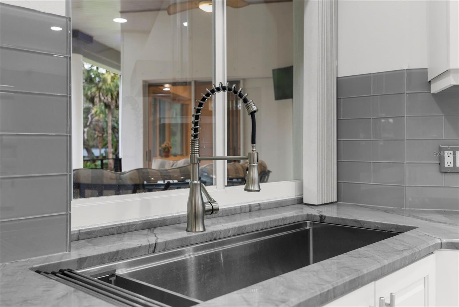 Tarpon Springs, Florida, 34689, United States, 4 Bedrooms Bedrooms, ,3 BathroomsBathrooms,Residential,Active,1900413