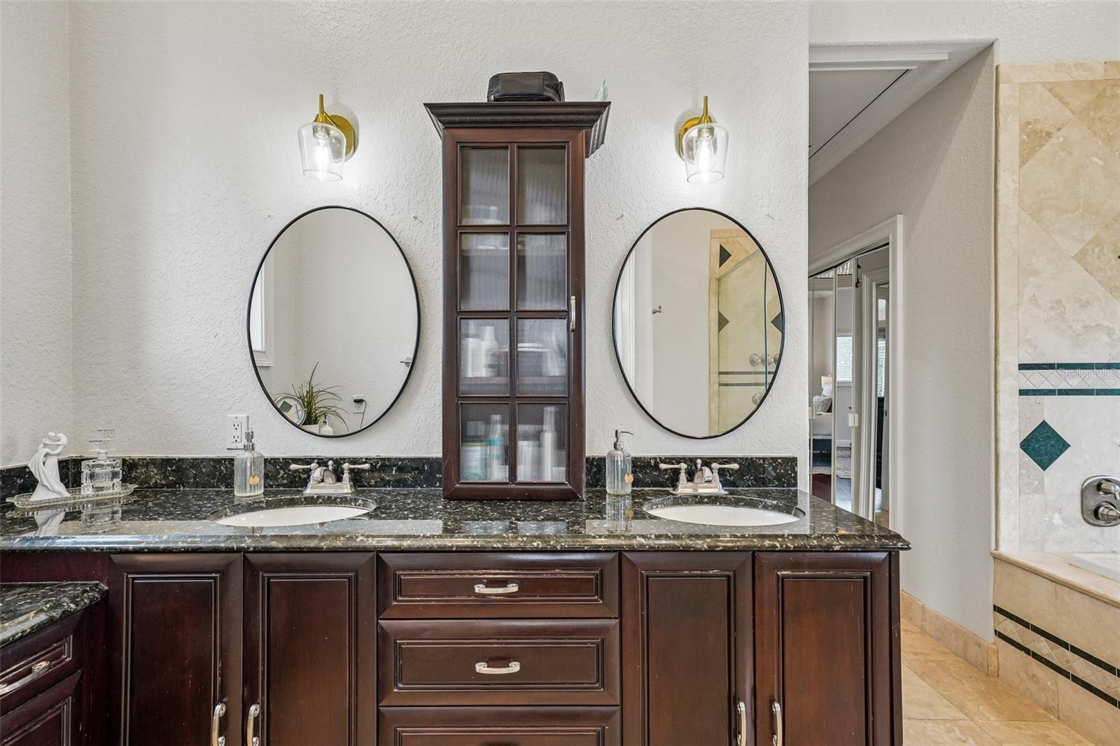 St Petersburg, Florida, 33703, United States, 5 Bedrooms Bedrooms, ,3 BathroomsBathrooms,Residential,Active,2051998
