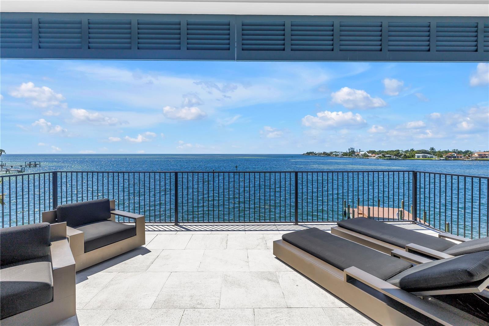 St Petersburg, Florida, 33705, United States, 5 Bedrooms Bedrooms, ,4 BathroomsBathrooms,Residential,Pending,2045504