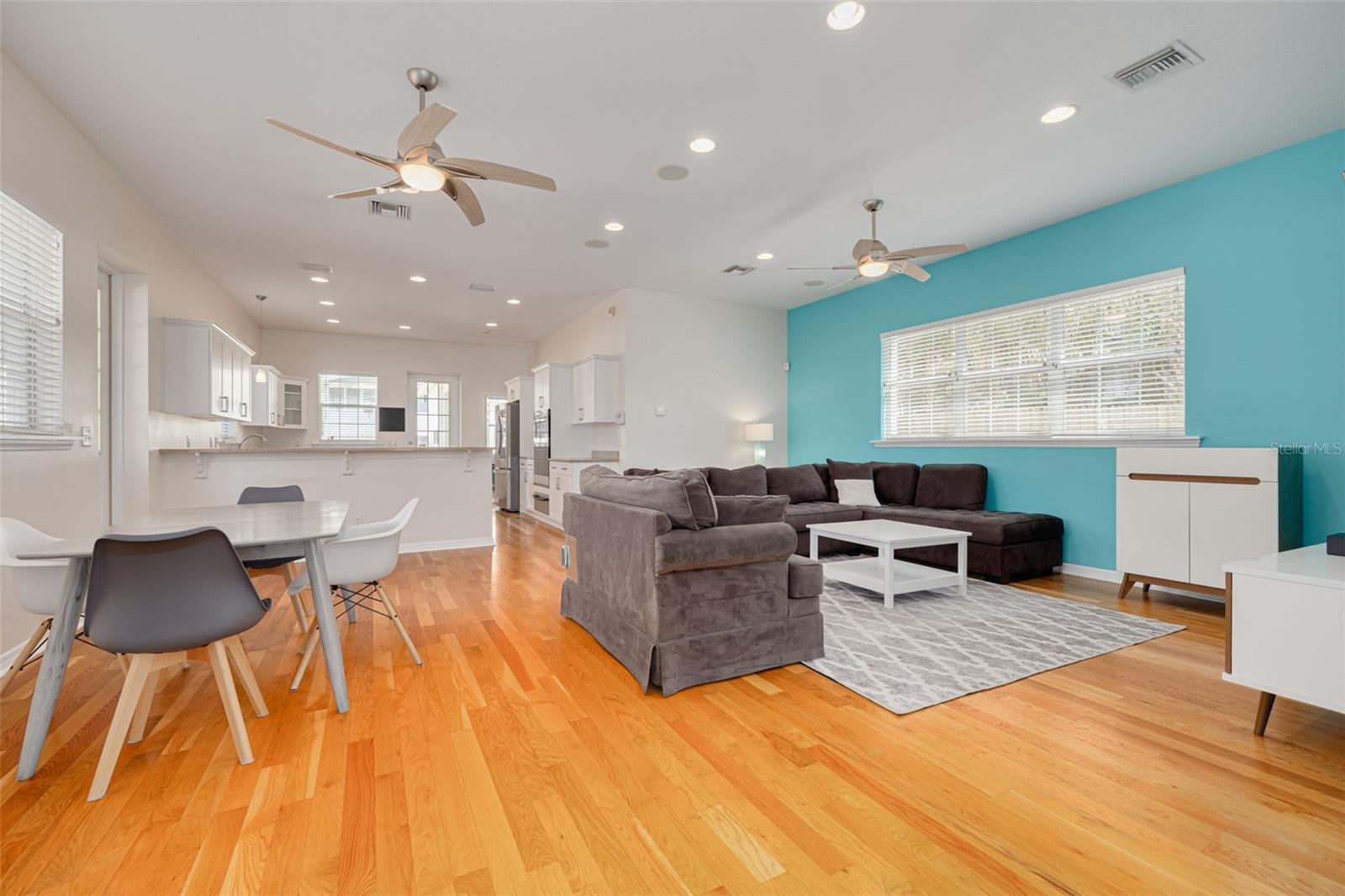 St Petersburg, Florida, 33704, United States, 4 Bedrooms Bedrooms, ,3 BathroomsBathrooms,Residential,Active,1968367