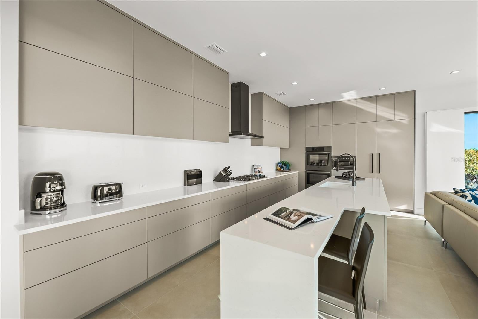 Bradenton Beach, Florida, 34217, United States, ,6 BathroomsBathrooms,Residential,Active,1829944