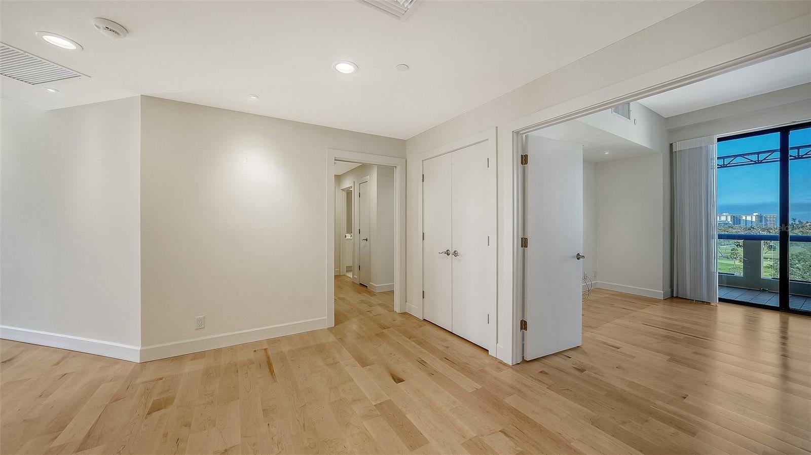 Longboat Key, Florida, 34228, United States, 2 Bedrooms Bedrooms, ,3 BathroomsBathrooms,Residential,Active,2009004