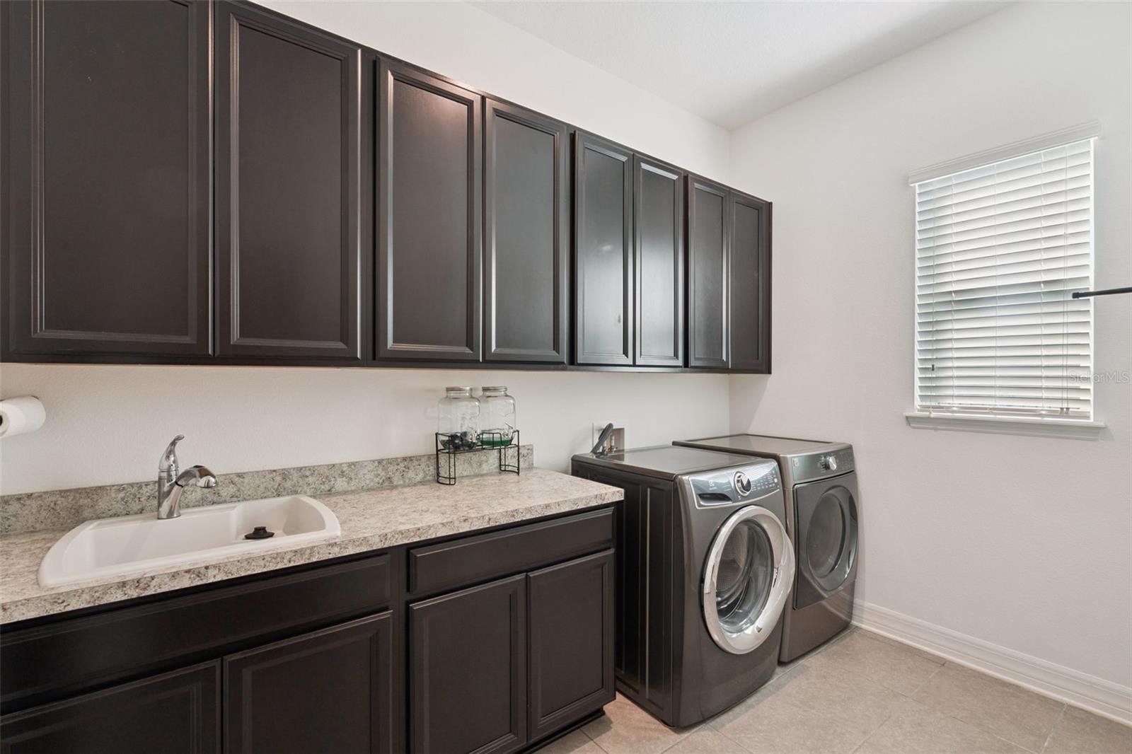 Oviedo, Florida, 32765, United States, 7 Bedrooms Bedrooms, ,4 BathroomsBathrooms,Residential,Active,1987230