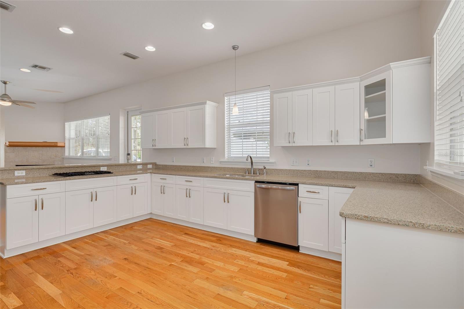 St Petersburg, Florida, 33704, United States, 4 Bedrooms Bedrooms, ,3 BathroomsBathrooms,Residential,Active,1968367