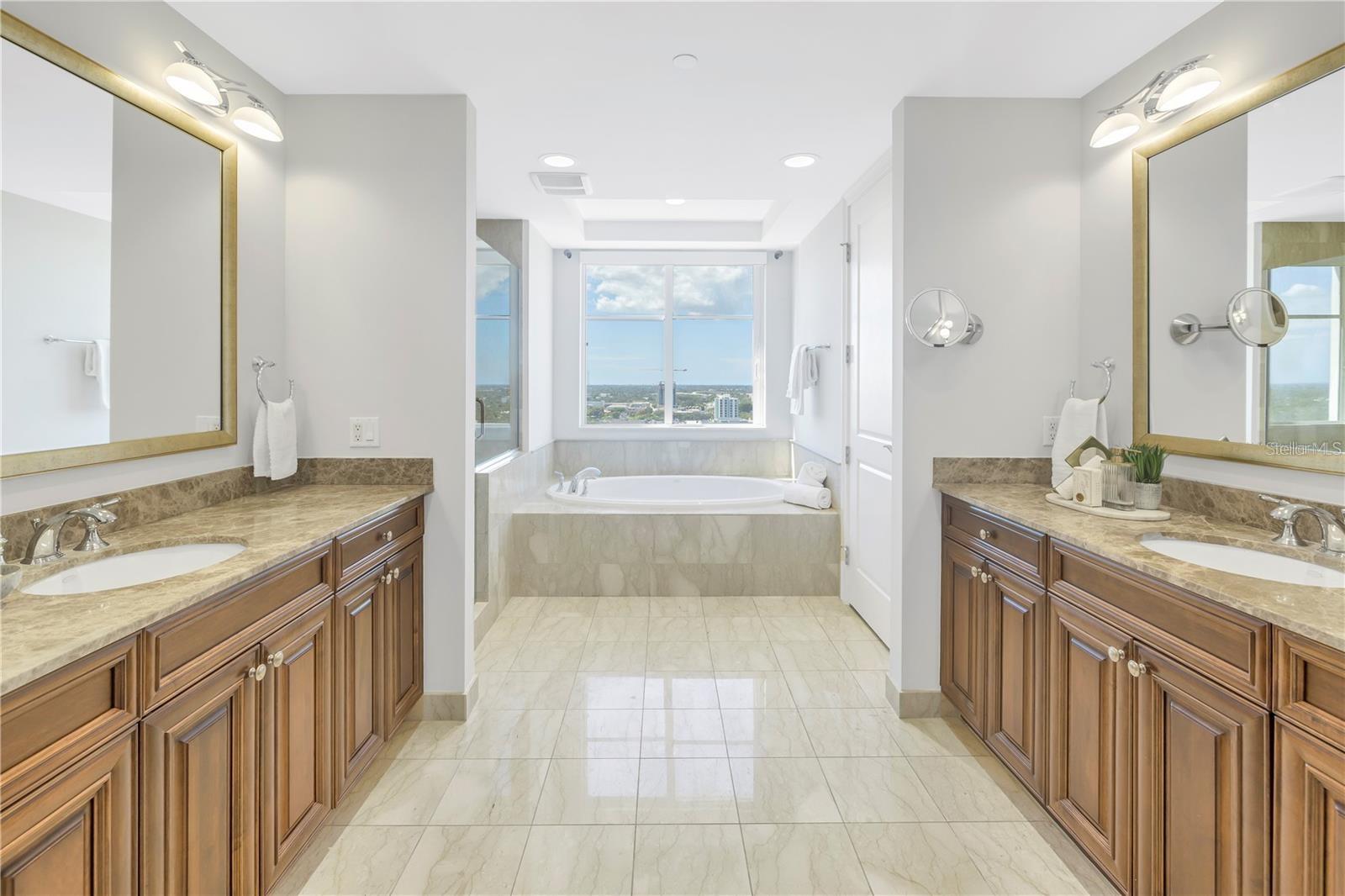 St Petersburg, Florida, 33701, United States, 2 Bedrooms Bedrooms, ,3 BathroomsBathrooms,Residential,Active,1888963