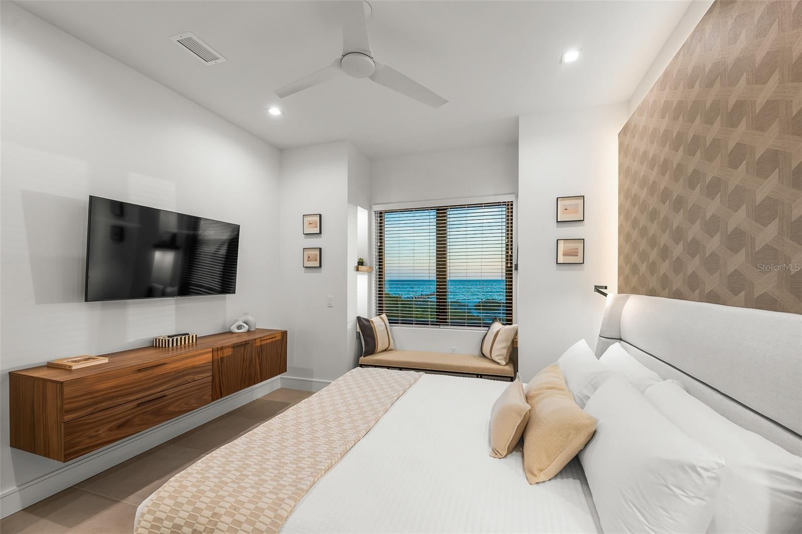 Bradenton Beach, Florida, 34217, United States, ,6 BathroomsBathrooms,Residential,Active,1829944