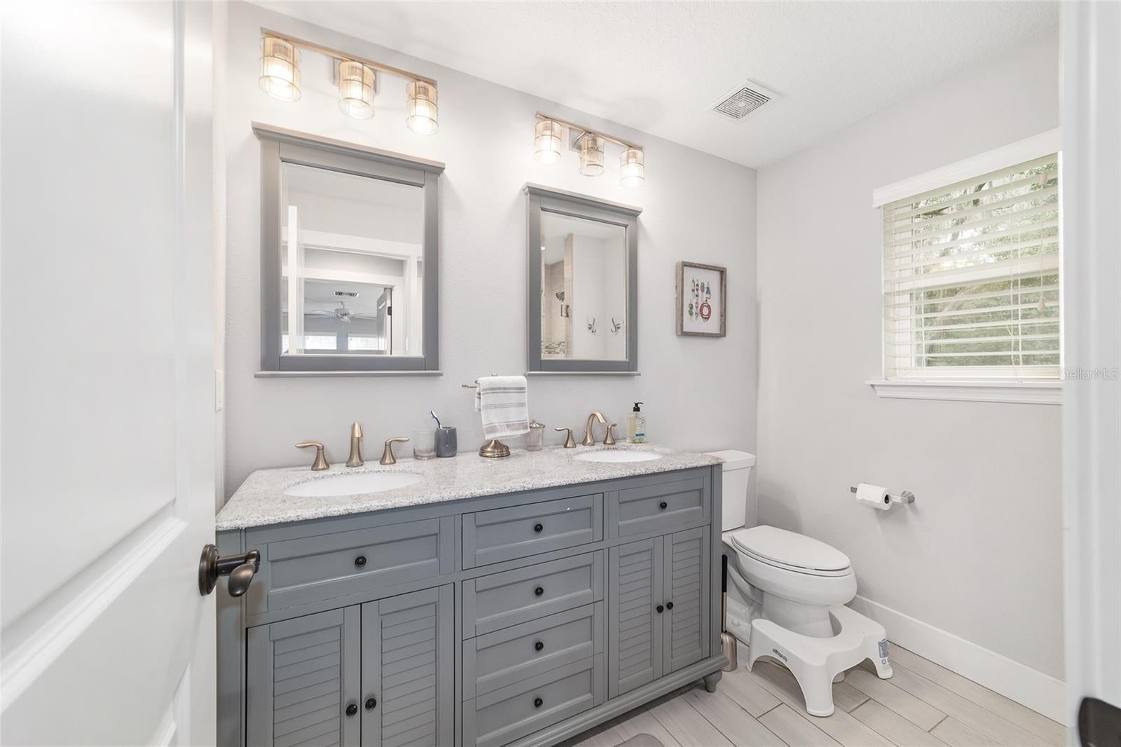 Ocklawaha, Florida, 32179, United States, 5 Bedrooms Bedrooms, ,4 BathroomsBathrooms,Residential,Active,1944075