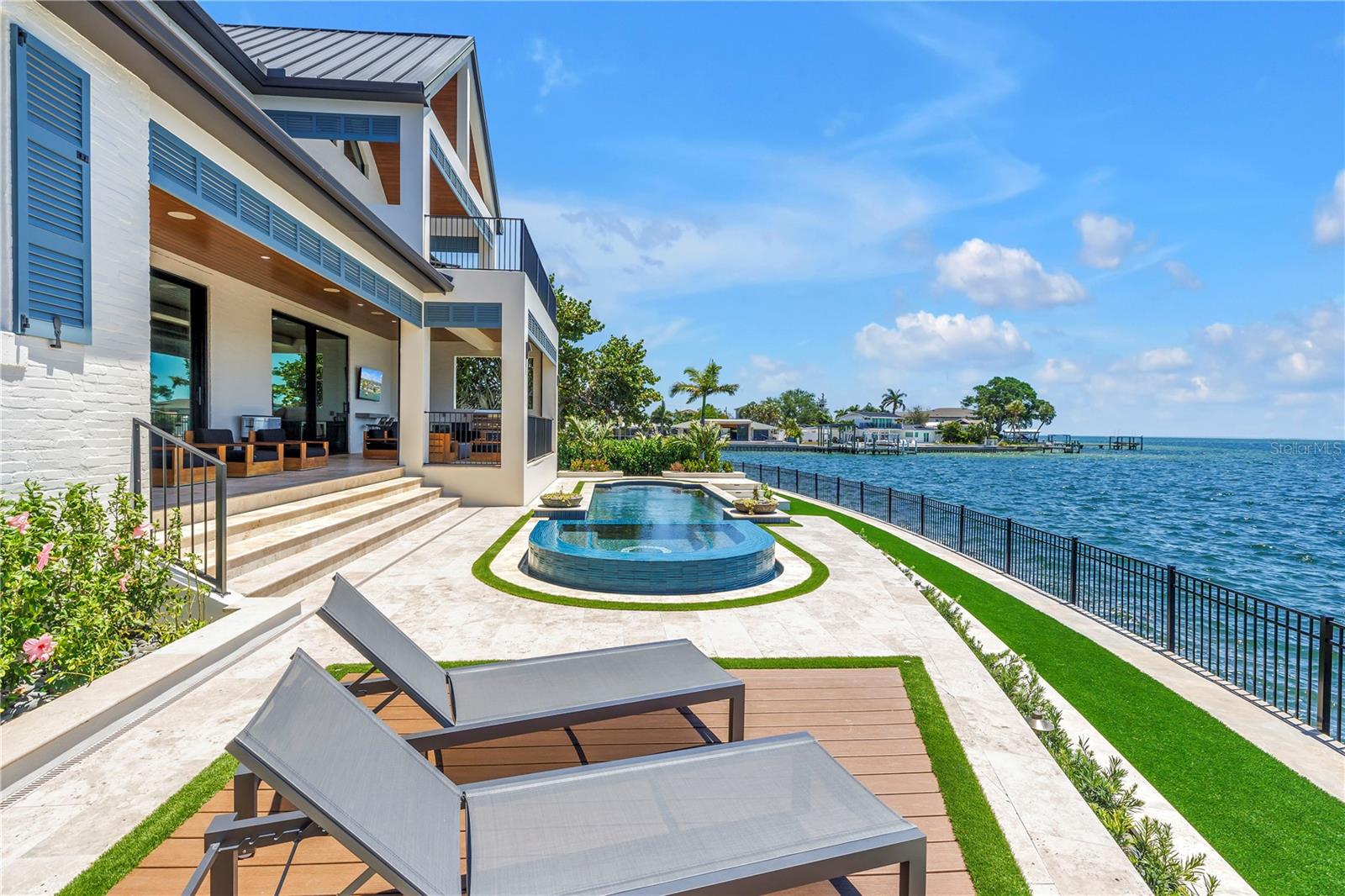 St Petersburg, Florida, 33705, United States, 5 Bedrooms Bedrooms, ,4 BathroomsBathrooms,Residential,Pending,2045504