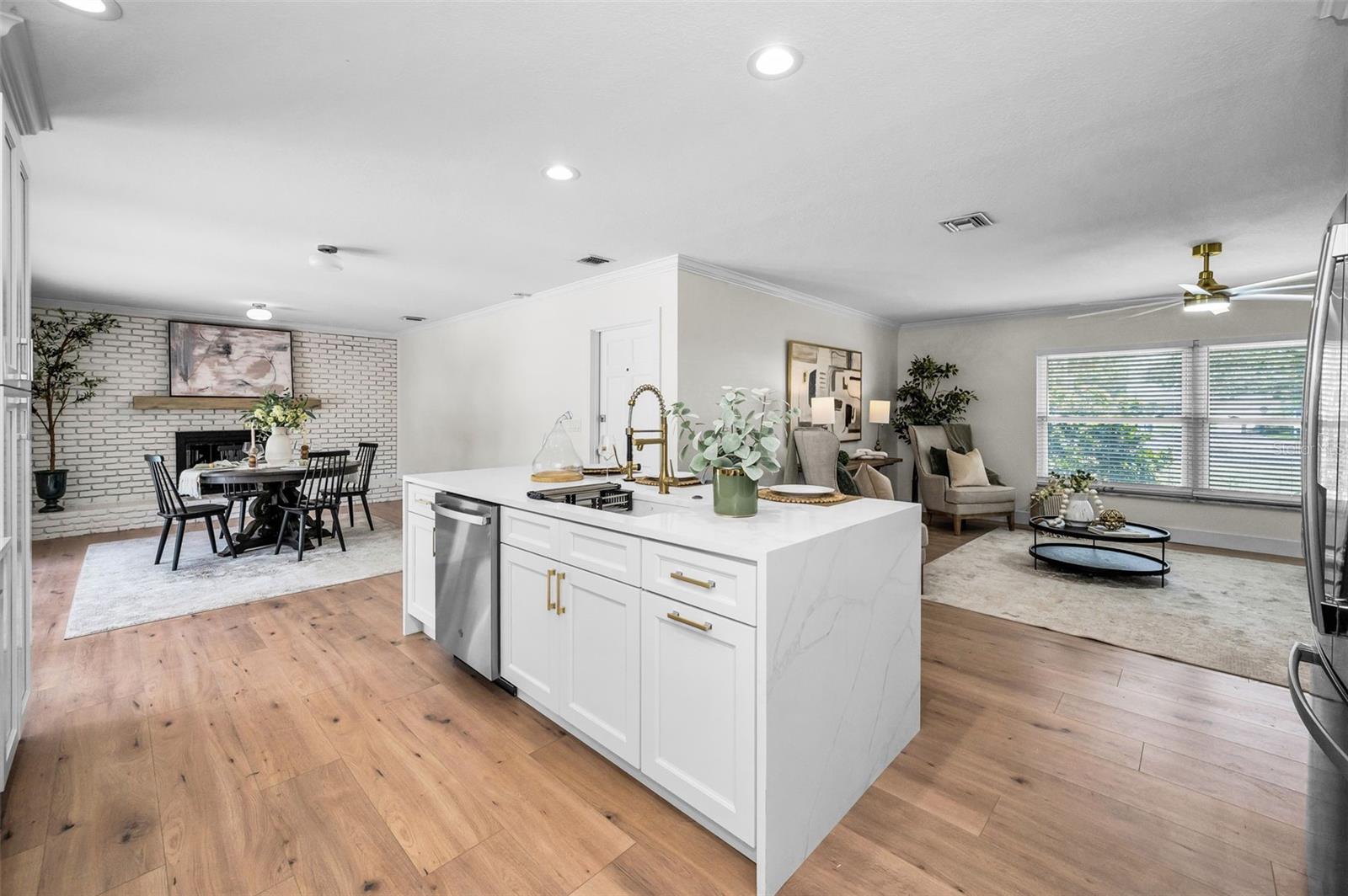 Tampa, Florida, 33609, United States, 4 Bedrooms Bedrooms, ,4 BathroomsBathrooms,Residential,Active,1880304