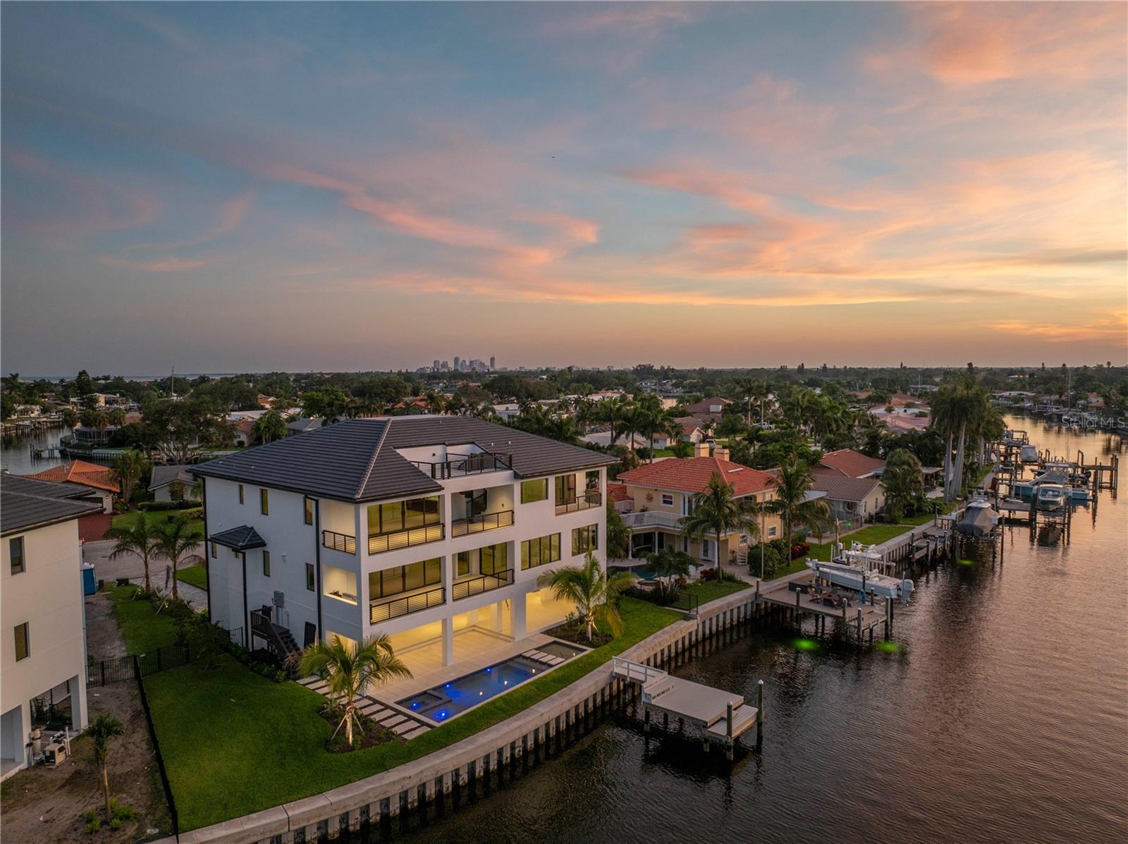 St Petersburg, Florida, 33703, United States, 5 Bedrooms Bedrooms, ,6 BathroomsBathrooms,Residential,Active,1703441