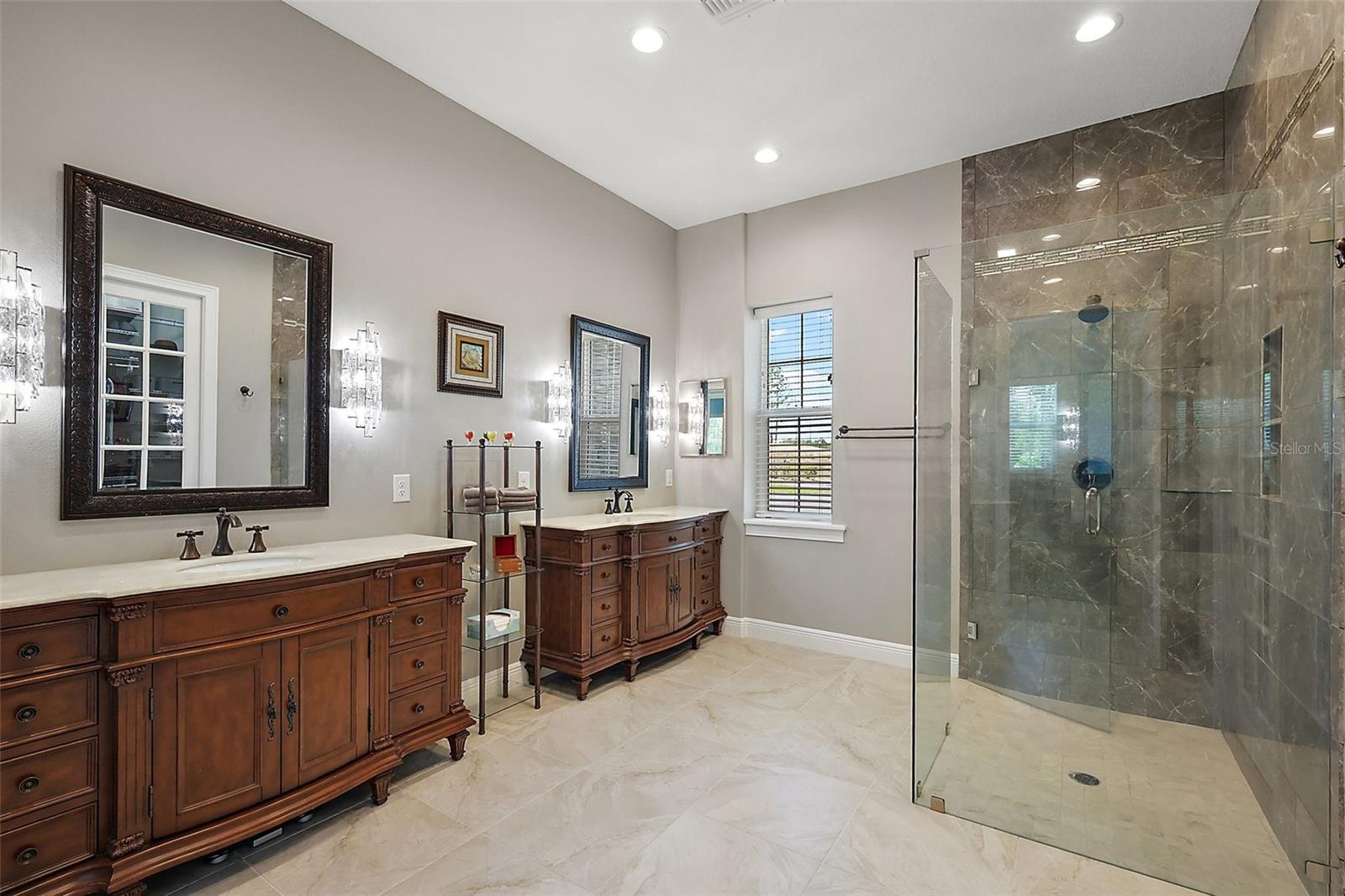 Lady Lake, Florida, 32159, United States, 5 Bedrooms Bedrooms, ,3 BathroomsBathrooms,Residential,Active,1985870