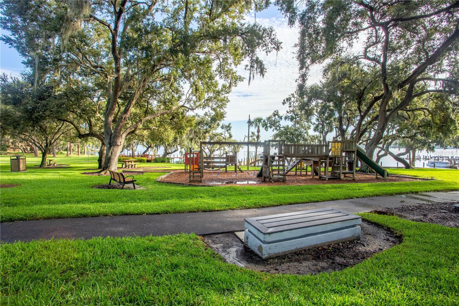 Palm Harbor, Florida, 34684, United States, 4 Bedrooms Bedrooms, ,4 BathroomsBathrooms,Residential,Active,1936412