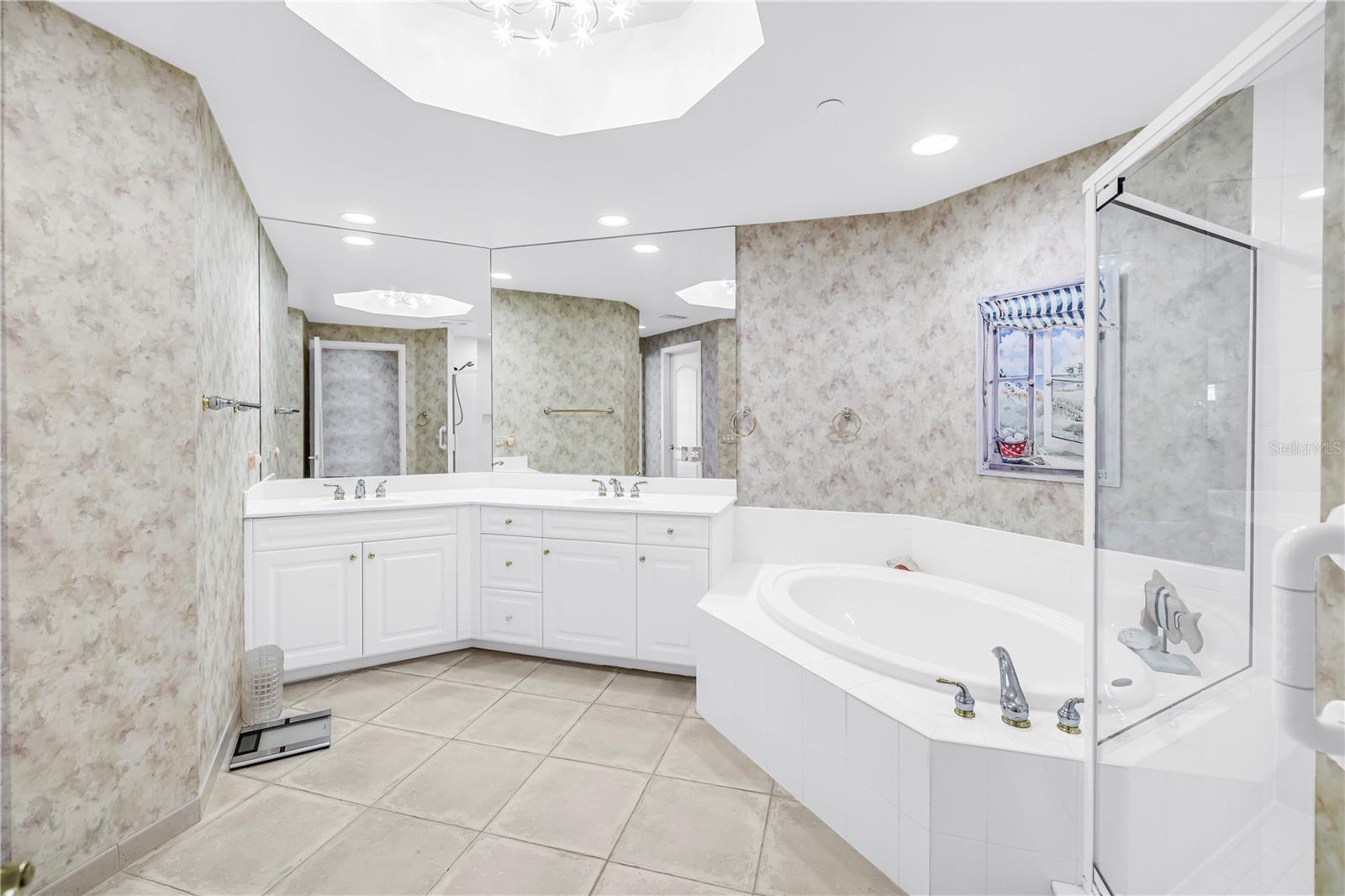 St Petersburg, Florida, 33701, United States, 3 Bedrooms Bedrooms, ,3 BathroomsBathrooms,Residential,Active,2045043