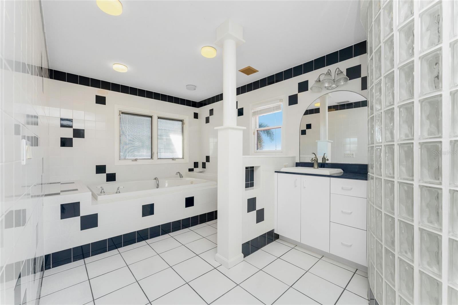 Port Charlotte, Florida, 33952, United States, 5 Bedrooms Bedrooms, ,5 BathroomsBathrooms,Residential,Active,2010210